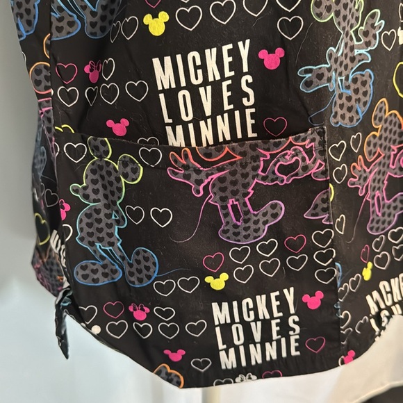 💜3/$15 Disney “Mickey Loves Minnie” Scrub - Picture 3 of 9